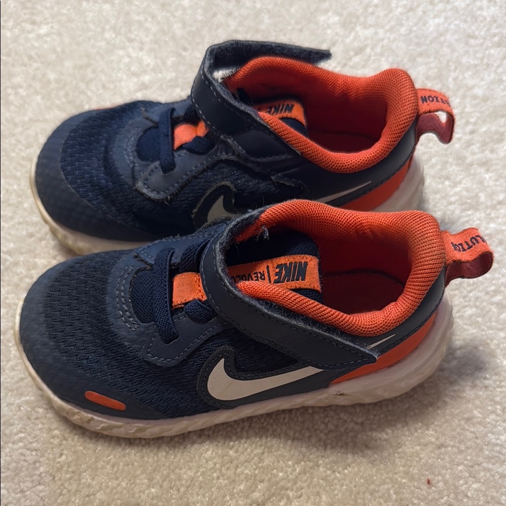 Nike Blue and Orange Sneakers with Velcro Closure - Picture 2 of 4